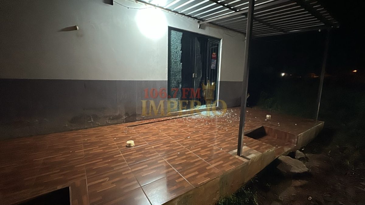 Imagen de la cobertura: Motociclista baleó una heladería durante la madrugada y huyó tras efectuar varios disparos